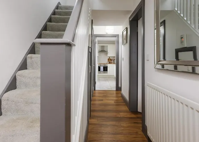 Luxurious 3 Bedroom Home In Belfasts Trendy Lisburn Road Sleeps 6 Modern & Spacious