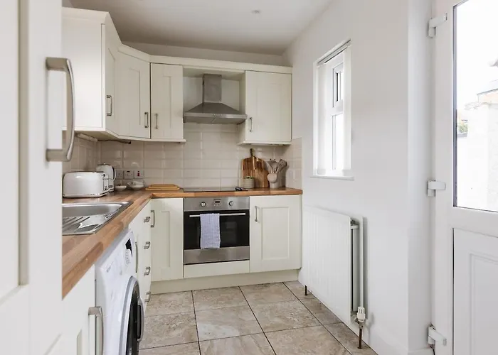 Luxurious 3 Bedroom Home In Belfasts Trendy Lisburn Road Sleeps 6 Modern & Spacious