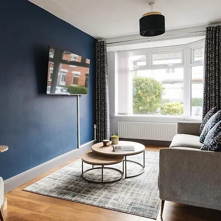 Luxurious 3 Bedroom Home In Belfasts Trendy Lisburn Road Sleeps 6 Modern & Spacious Exterior photo